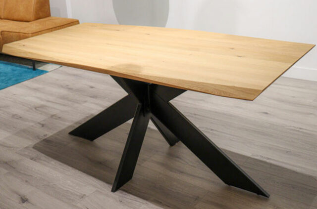 Bodhal extreme dining table wild oak