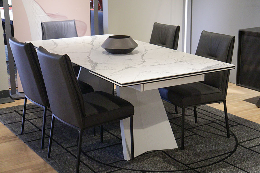 Icaro table + 5 Romy chairs